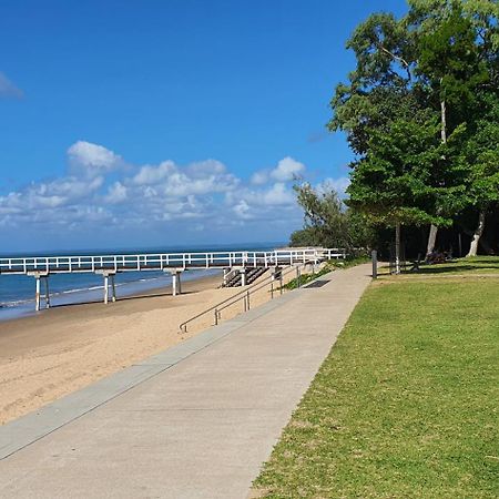 Villa Venezia Apt 3 - Spacious Hervey Bay Beachfront Apartment Bagian luar foto