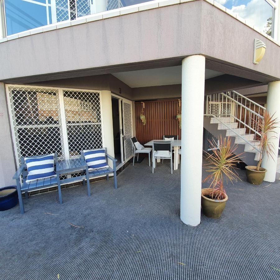 Villa Venezia Apt 3 - Spacious Hervey Bay Beachfront Apartment Bagian luar foto
