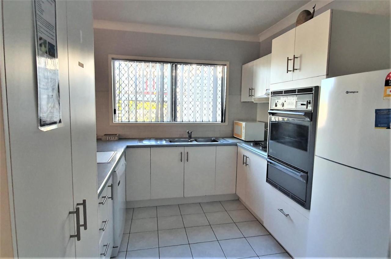 Villa Venezia Apt 3 - Spacious Hervey Bay Beachfront Apartment Bagian luar foto