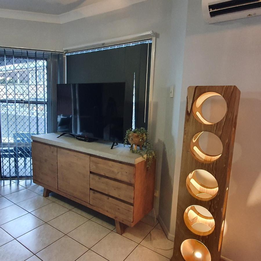 Villa Venezia Apt 3 - Spacious Hervey Bay Beachfront Apartment Bagian luar foto