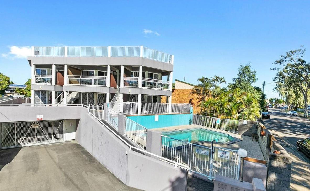 Villa Venezia Apt 3 - Spacious Hervey Bay Beachfront Apartment Bagian luar foto
